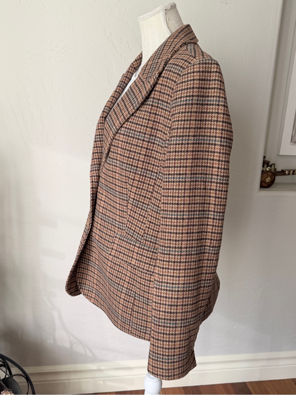 Chadwicks Women's Vintage Wool Blend Tan and Brown Plaid Blazer Jacket Size 12 - Picture 3 of 13